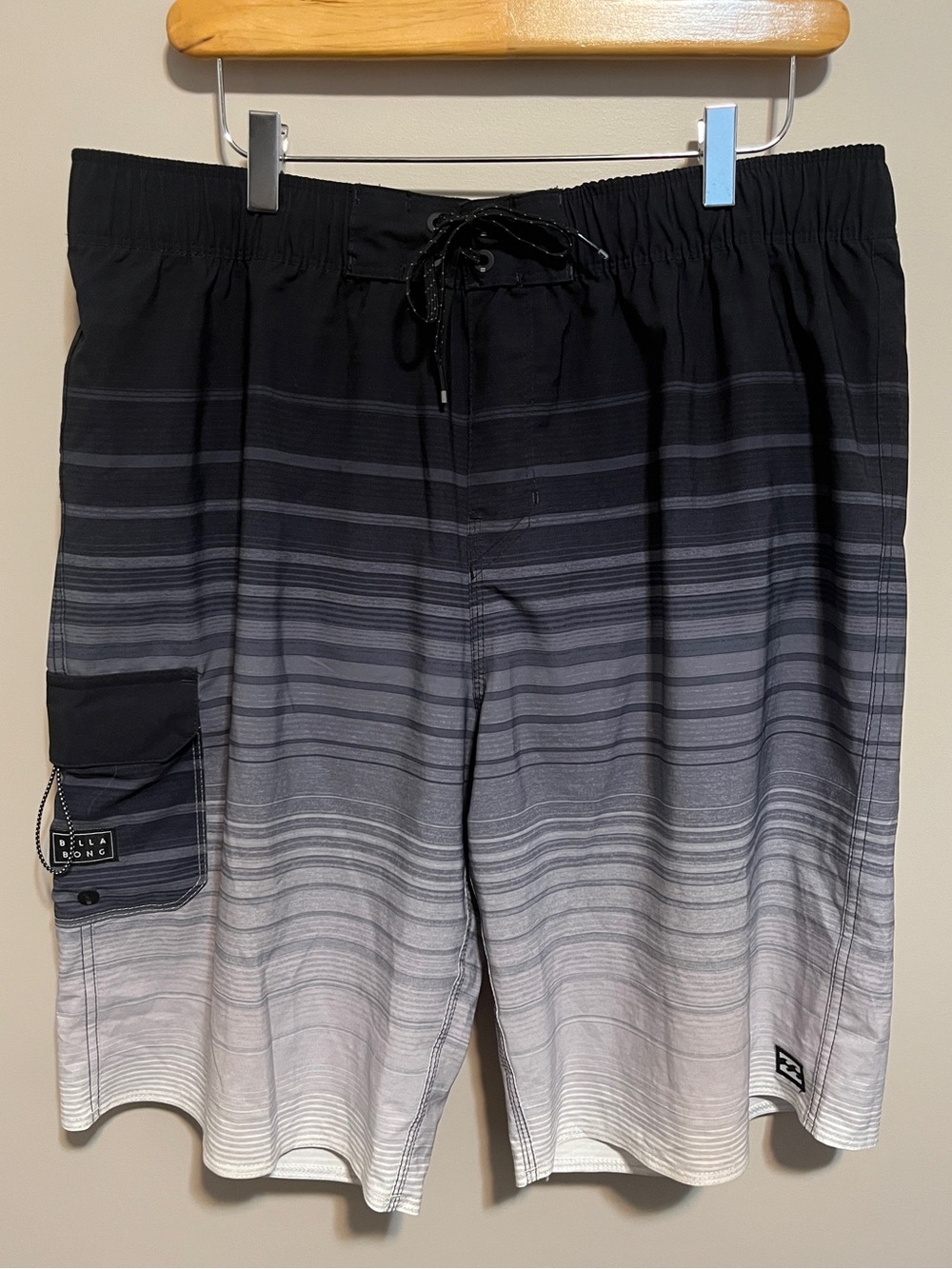 Billabong Board Shorts, size L